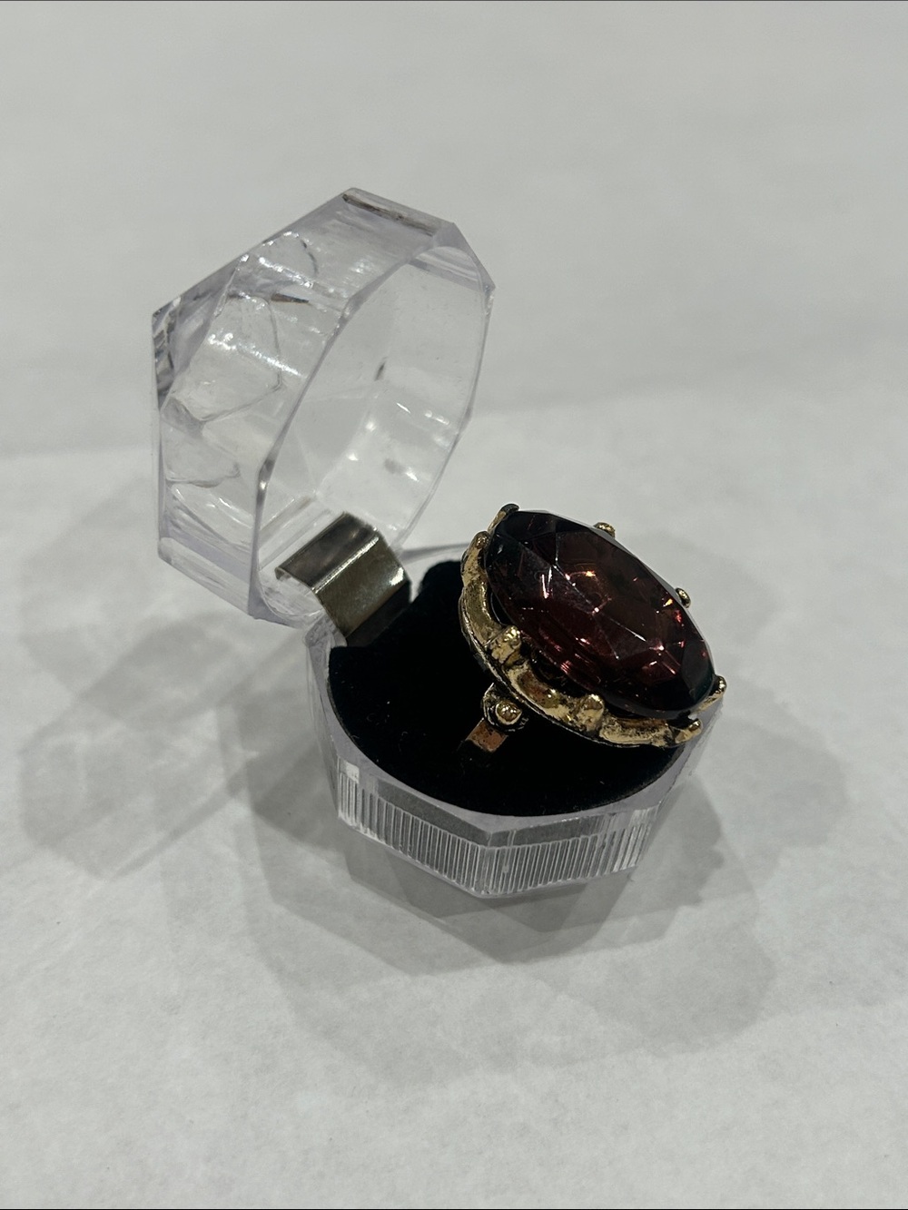 Vintage Classic Gold-Tone cocktail Ring Deep purple glass 1” Oval Stone size 7